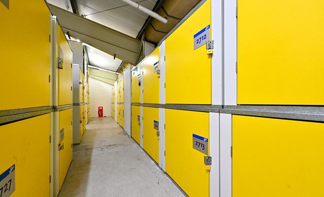 Available locker self storage units near Beckenham