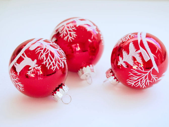 red Christmas balls