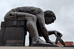 statue