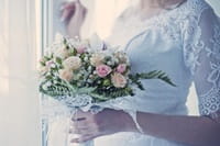 bride holding boquet