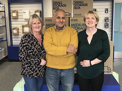 Tania Antosik (Warehouse Manager Gadget Planet),  Ravi Khanna (Director of Gadget Planet) and Diane Coen (Accounts Manager for Gadget Planet)